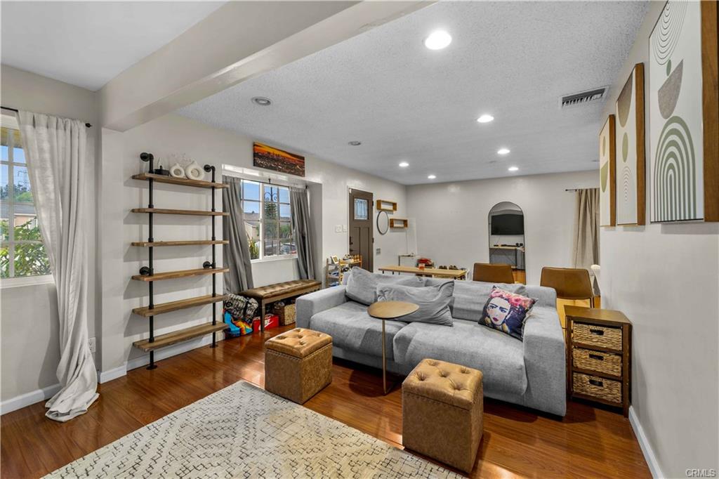 Montebello, California, 90640, United States, 2 Bedrooms Bedrooms, ,2 BathroomsBathrooms,Residential,For Sale,1981178