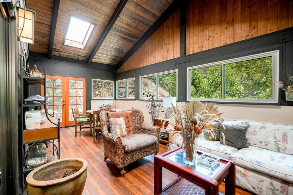 San Rafael, California, 94903-3840, United States, 3 Bedrooms Bedrooms, ,3 BathroomsBathrooms,Residential,For Sale,1987101