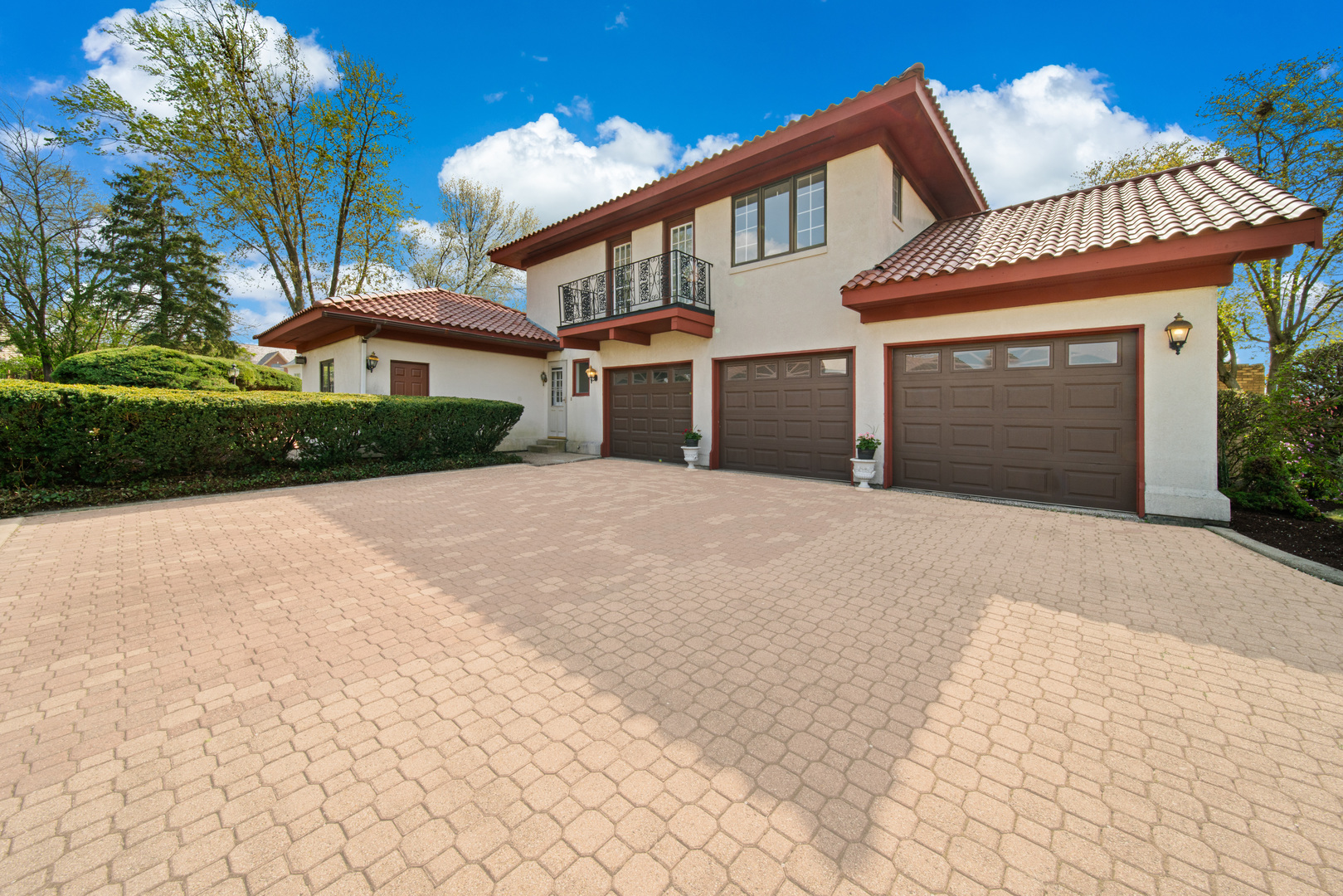 Oak Brook, Illinois, 60523, United States, 5 Bedrooms Bedrooms, ,6 BathroomsBathrooms,Residential,For Sale,1796873
