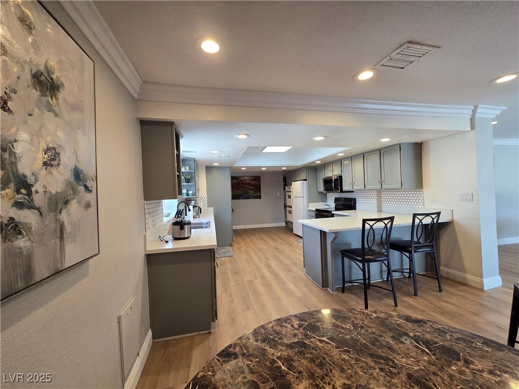 Las Vegas, Nevada, 89146, United States, 5 Bedrooms Bedrooms, ,1 BathroomBathrooms,Residential,For Sale,1881777
