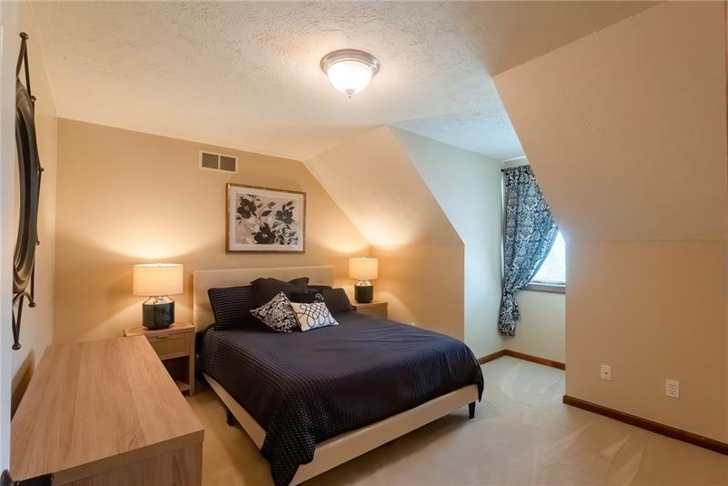 Finleyville, Pennsylvania, 15332, United States, 4 Bedrooms Bedrooms, ,4 BathroomsBathrooms,Residential,For Sale,1985685