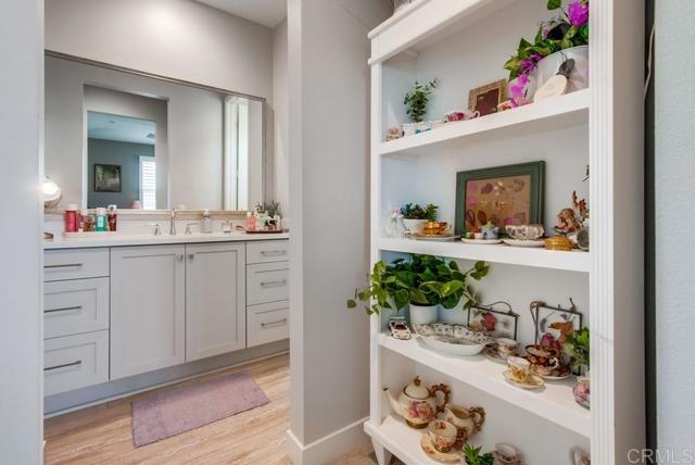 San Marcos, California, 92069, United States, 4 Bedrooms Bedrooms, ,5 BathroomsBathrooms,Residential,For Sale,1987036