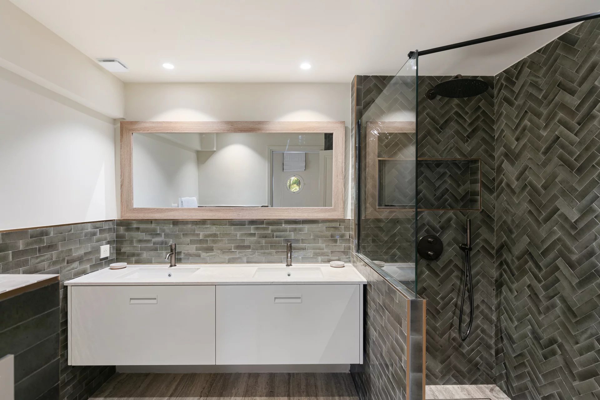 Antibes, Provence-Alpes-Côte d’Azur, 06600, FR, 6 Bedrooms Bedrooms, ,Residential,For Sale,1986252