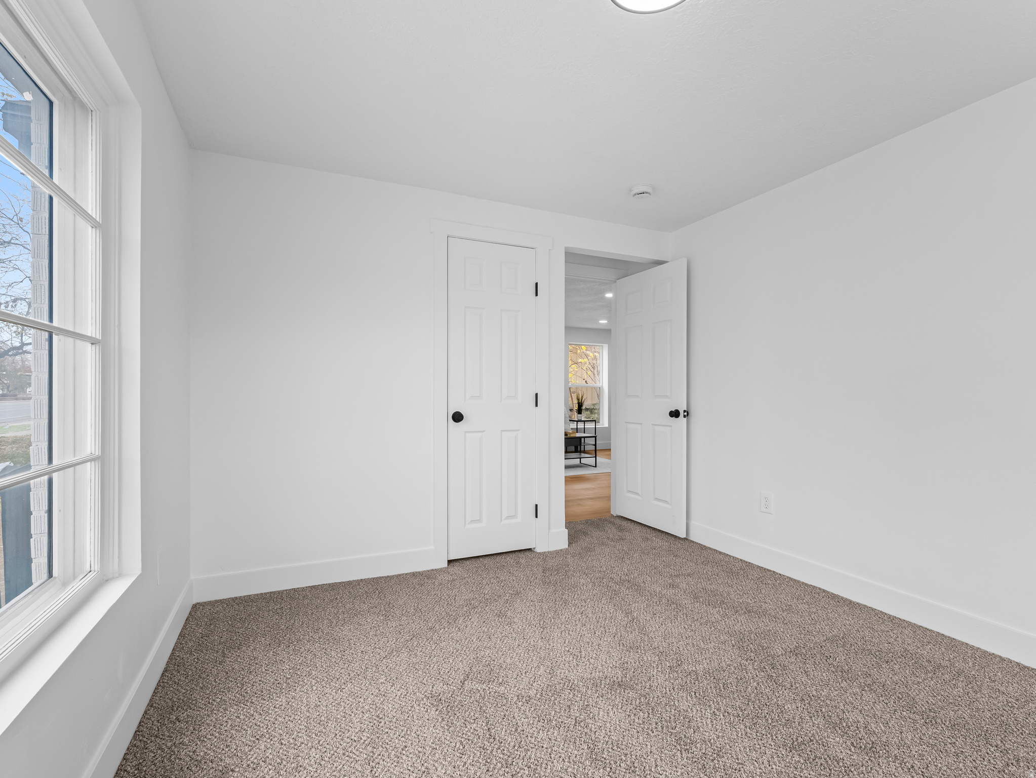 Murray, Utah, 84117, United States, 6 Bedrooms Bedrooms, ,2 BathroomsBathrooms,Residential,For Sale,1989540