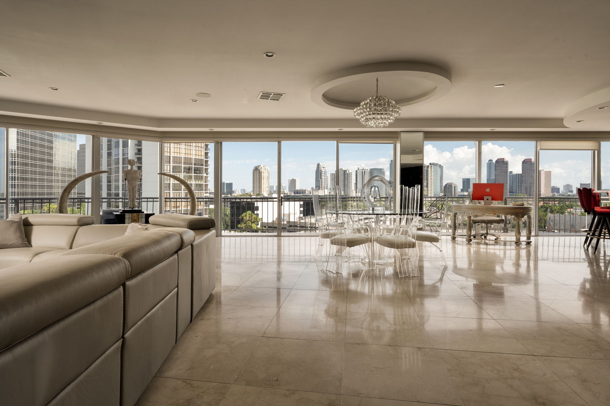  5050 Woodway Drive #8N - 物件實景