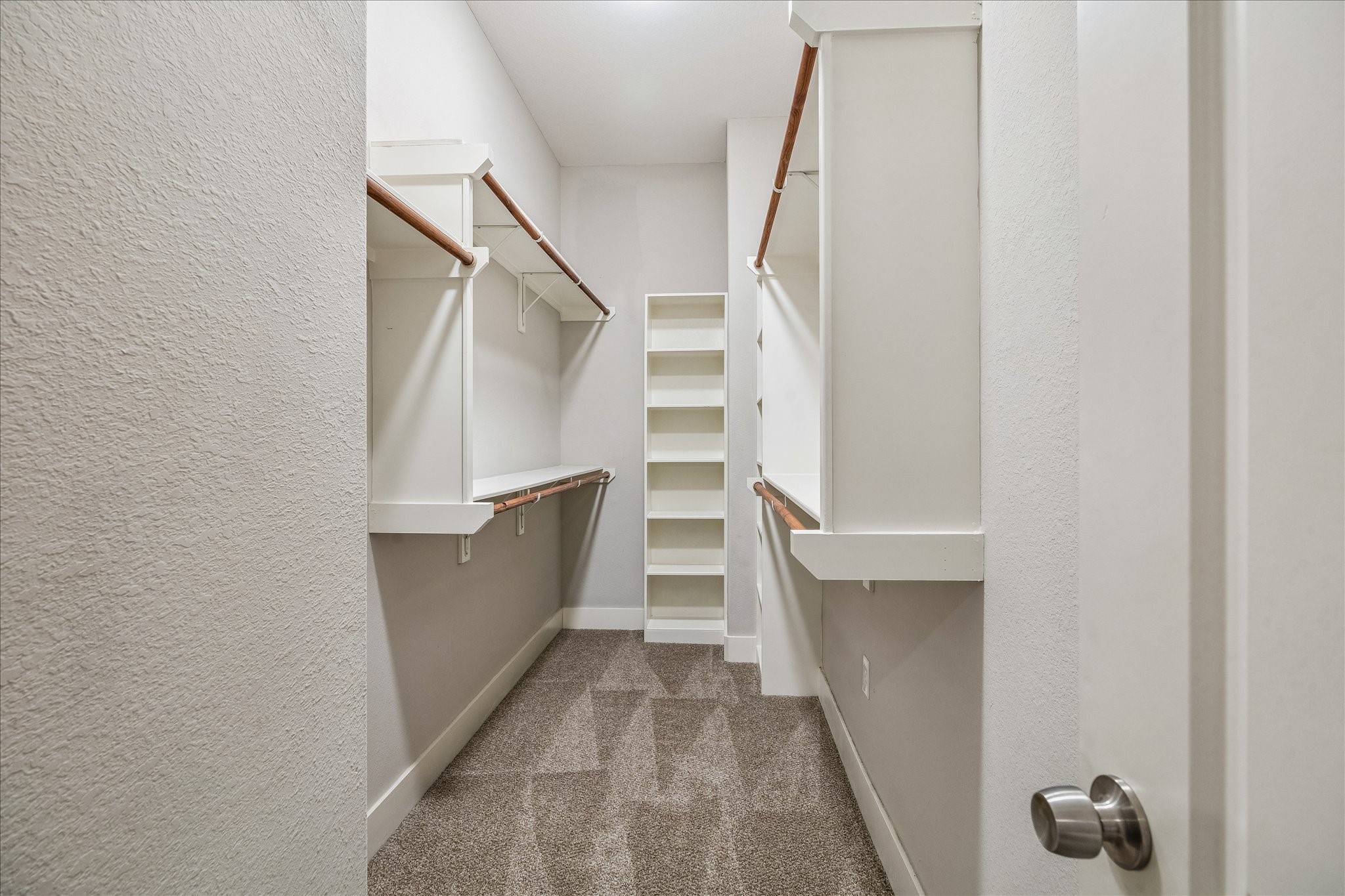  608 W 28th Street B - 物件實景