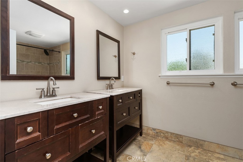 Orange, California, 92865, United States, 5 Bedrooms Bedrooms, ,3 BathroomsBathrooms,Residential,For Sale,1906784