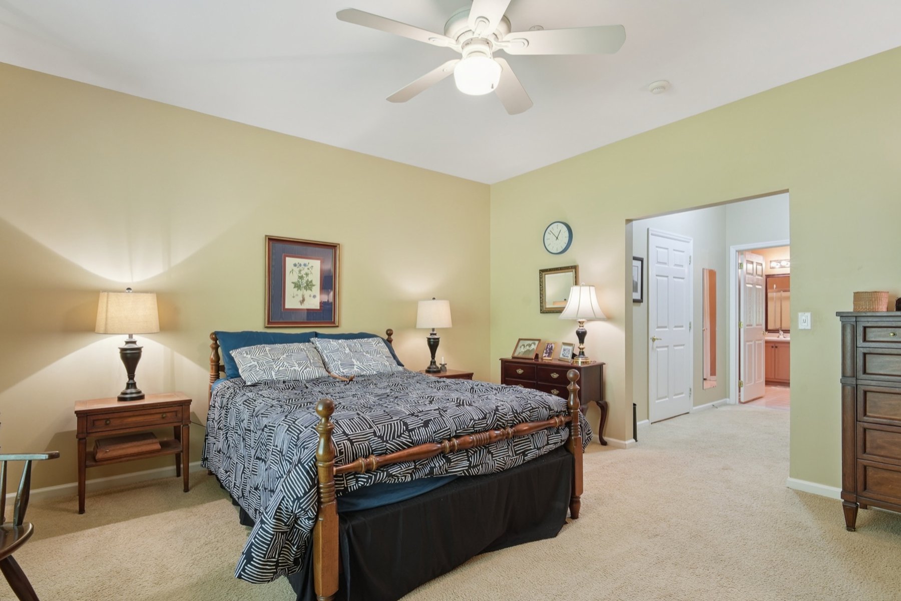  One Floor ?Fox Hills? Corner Unit Offers Many Available Amenities - 物件實景
