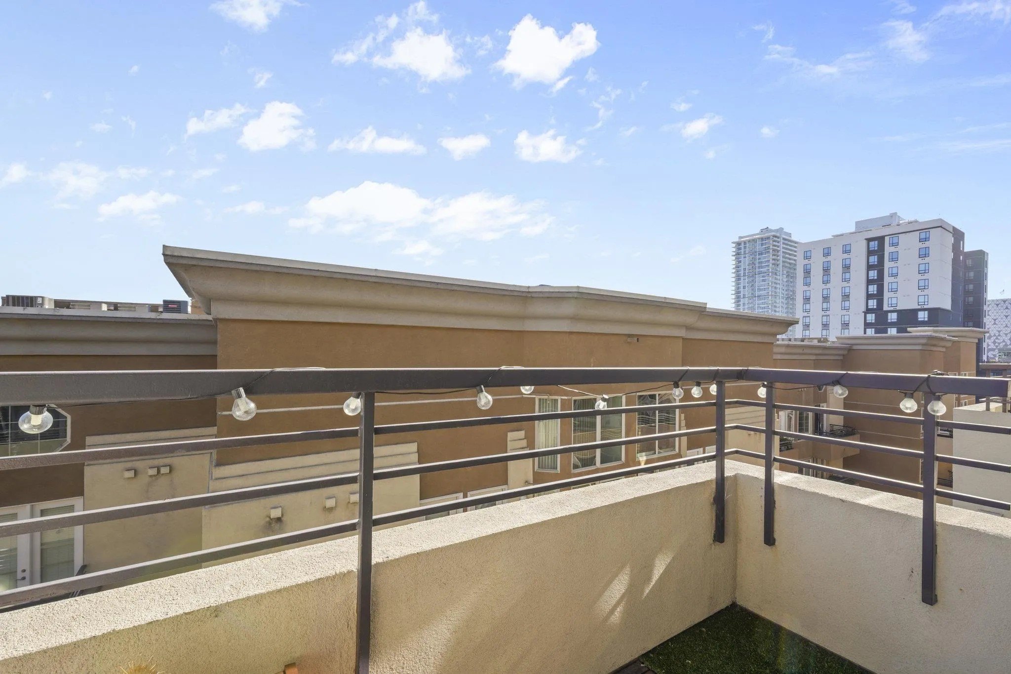 San Diego, California, 92101, United States, 1 Bedroom Bedrooms, ,1 BathroomBathrooms,Residential,For Sale,1951251