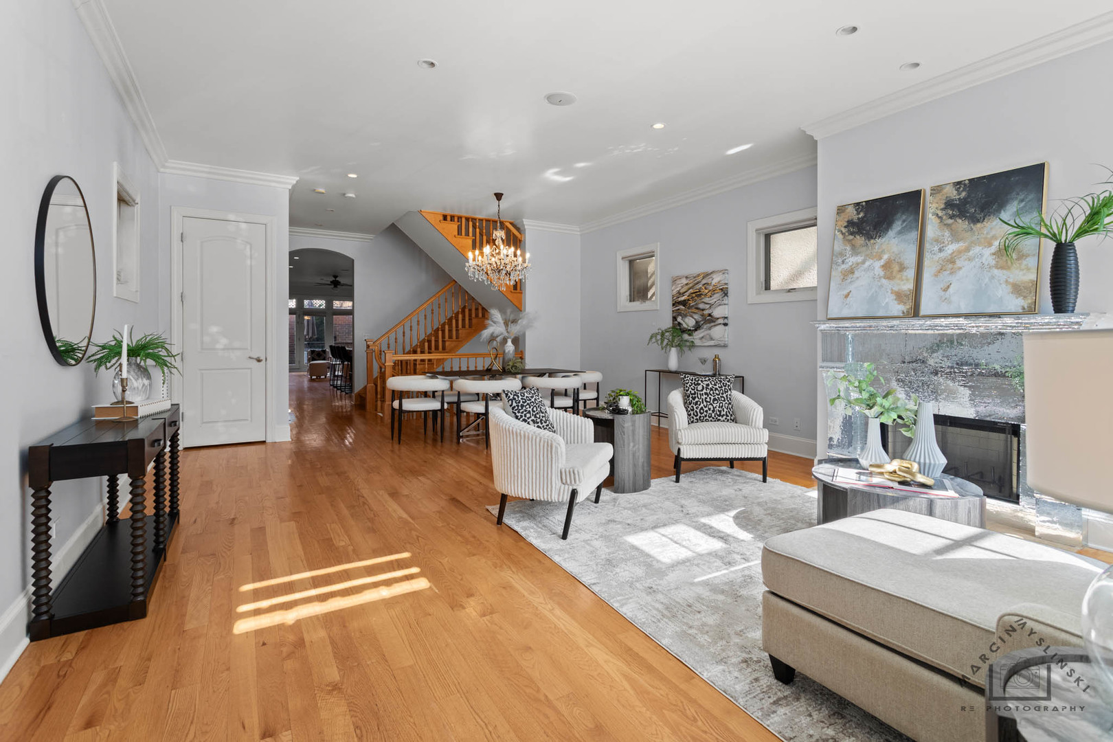 Chicago, Illinois, 60657, United States, 5 Bedrooms Bedrooms, ,4 BathroomsBathrooms,Residential,For Sale,1974505