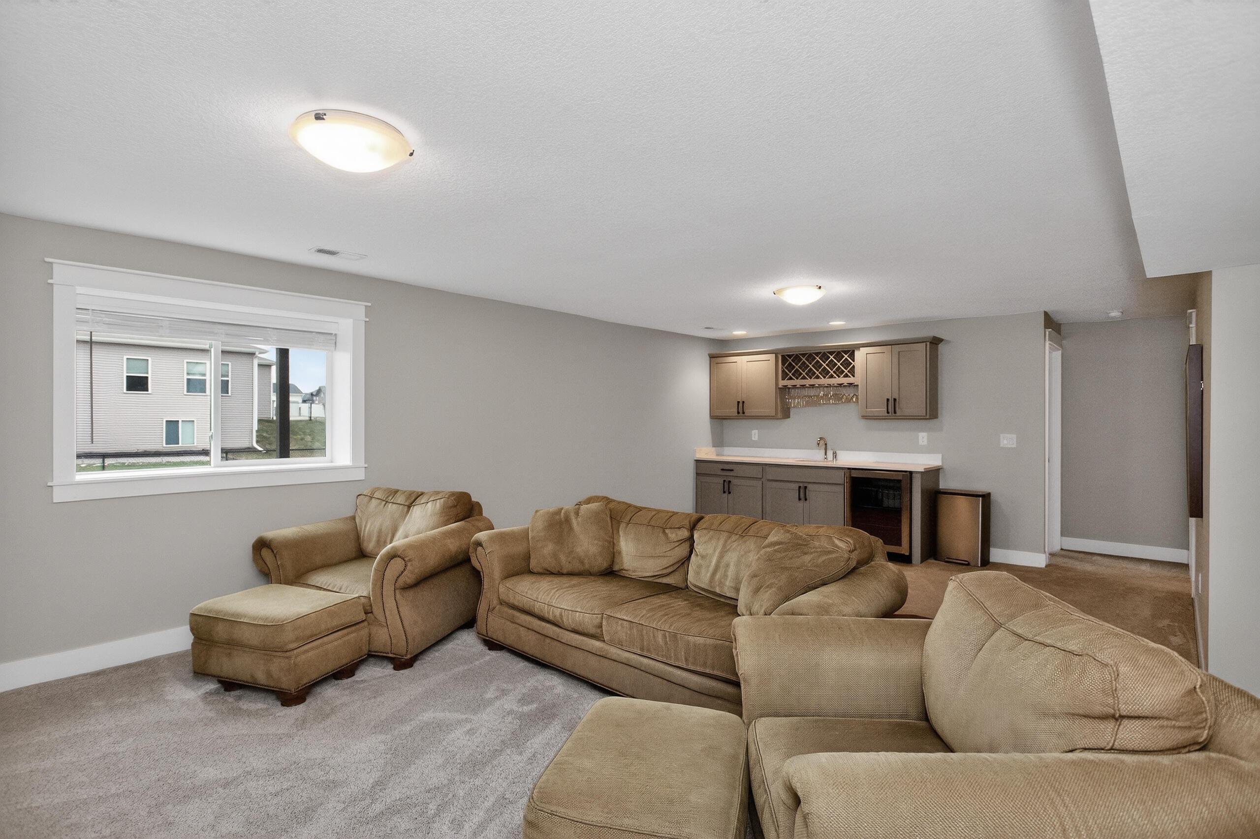 Ames, Iowa, 50014, United States, 5 Bedrooms Bedrooms, ,4 BathroomsBathrooms,Residential,For Sale,2006448