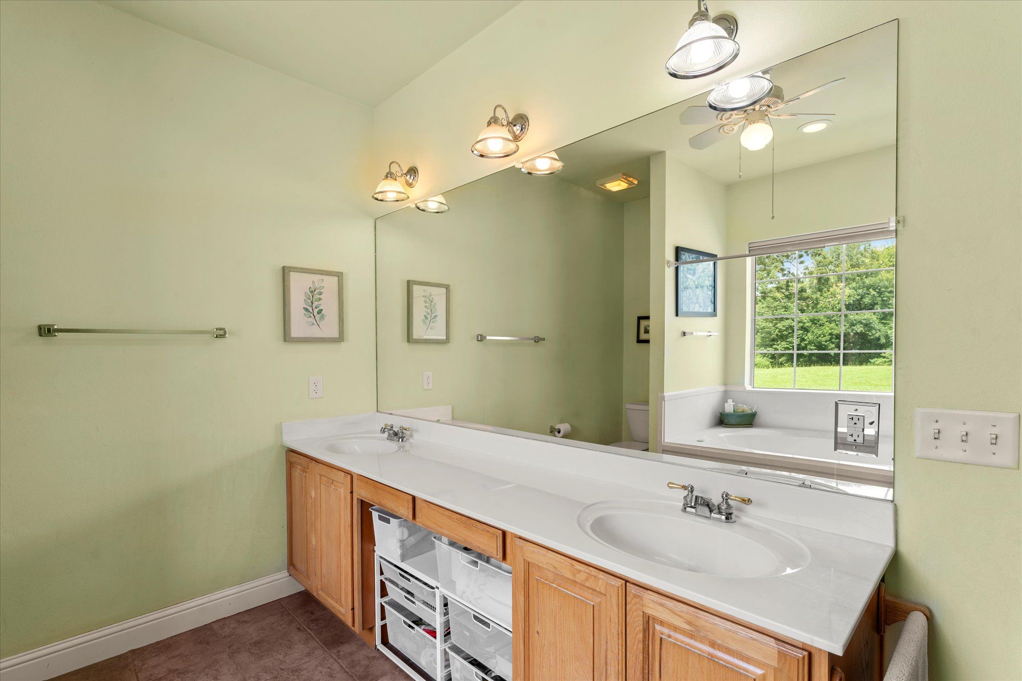 Emory, Texas, 75440, United States, 3 Bedrooms Bedrooms, ,4 BathroomsBathrooms,Residential,For Sale,1892532