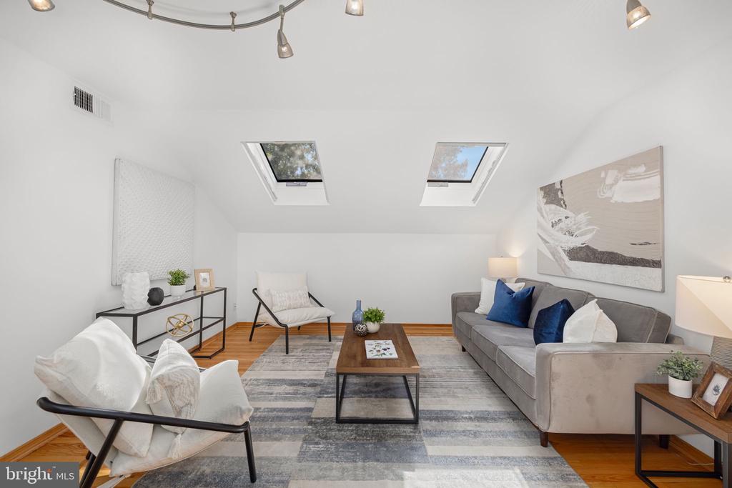 Washington, District of Columbia, 20009, United States, 2 Bedrooms Bedrooms, ,2 BathroomsBathrooms,Residential,For Sale,1981546