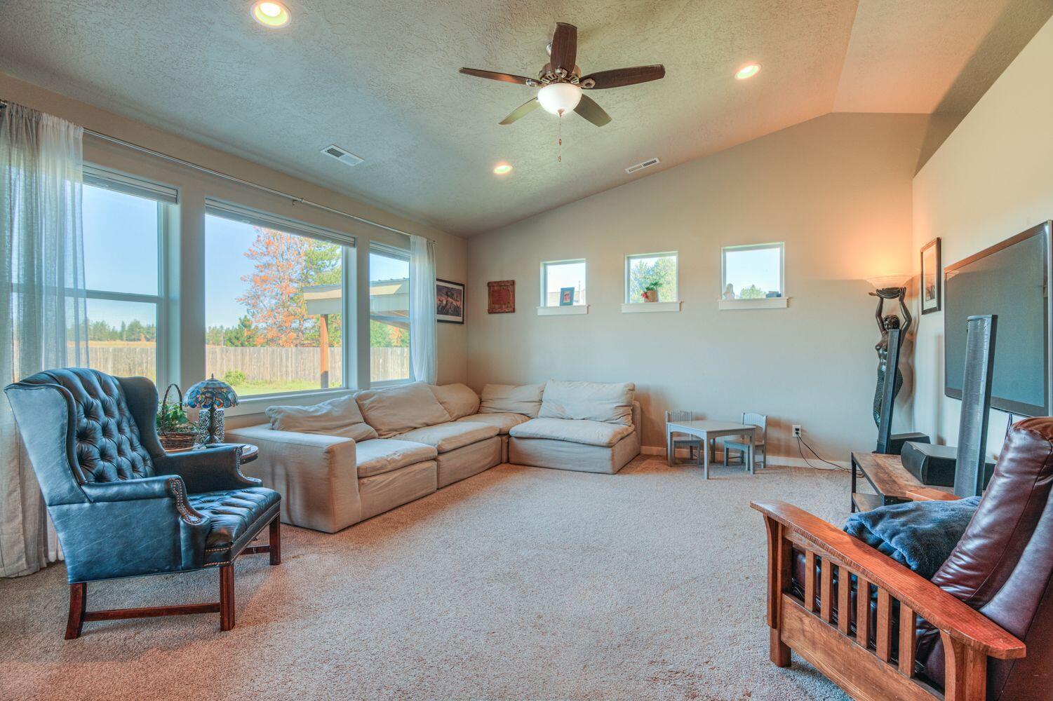 La Pine, Oregon, 97739, United States, 4 Bedrooms Bedrooms, ,2 BathroomsBathrooms,Residential,For Sale,1931985
