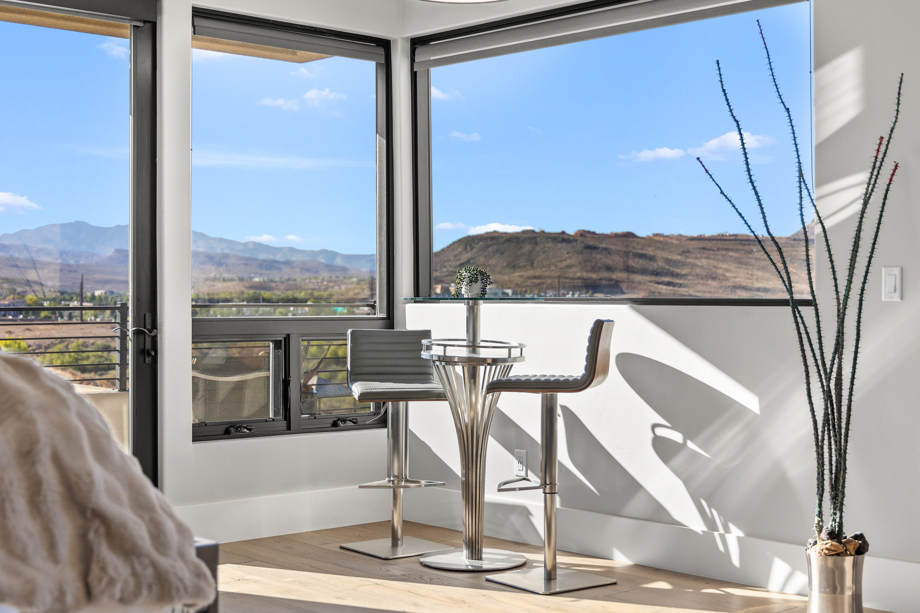  Modern Masterpiece With Breathtaking Mountain Views - 物件實景