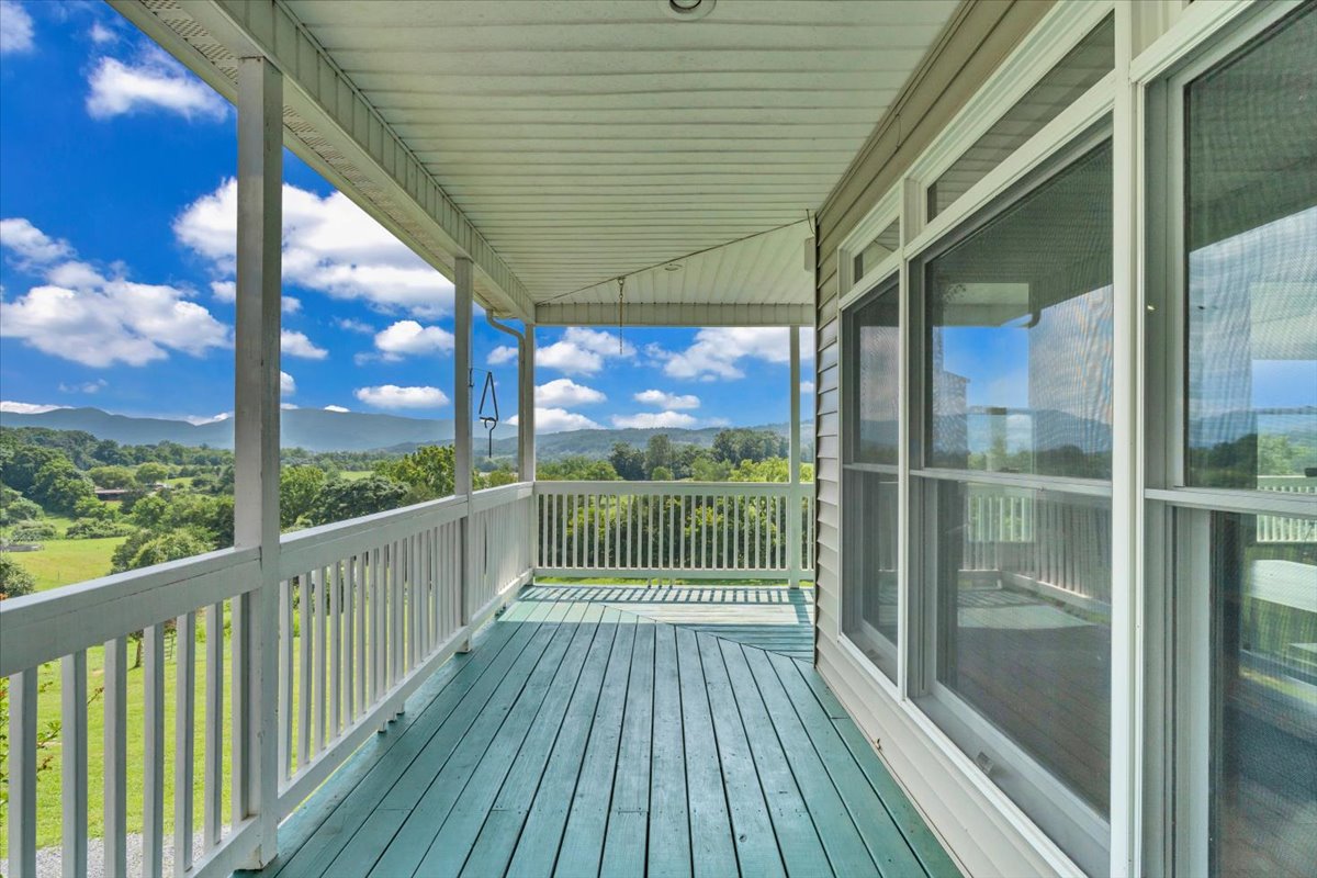 Buchanan, Virginia, 24066, United States, 5 Bedrooms Bedrooms, ,4 BathroomsBathrooms,Residential,For Sale,1900741