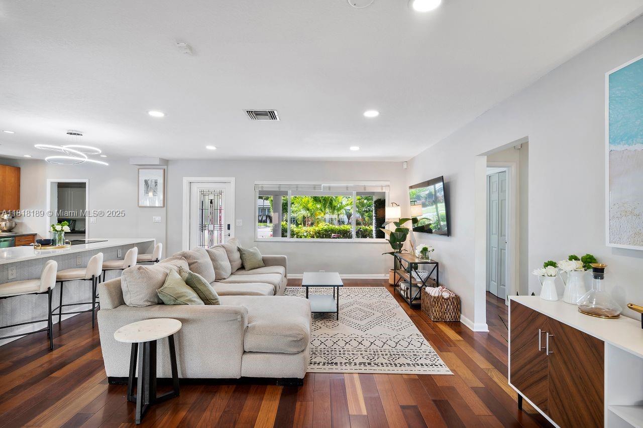 Wilton Manors, Florida, 33334, United States, 2 Bedrooms Bedrooms, ,2 BathroomsBathrooms,Residential,For Sale,1846984