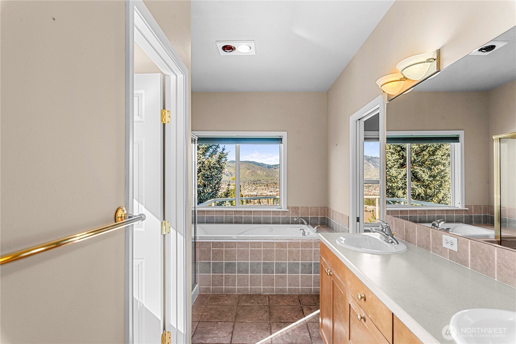 East Wenatchee, Washington, 98802, United States, 4 Bedrooms Bedrooms, ,3 BathroomsBathrooms,Residential,For Sale,1818465