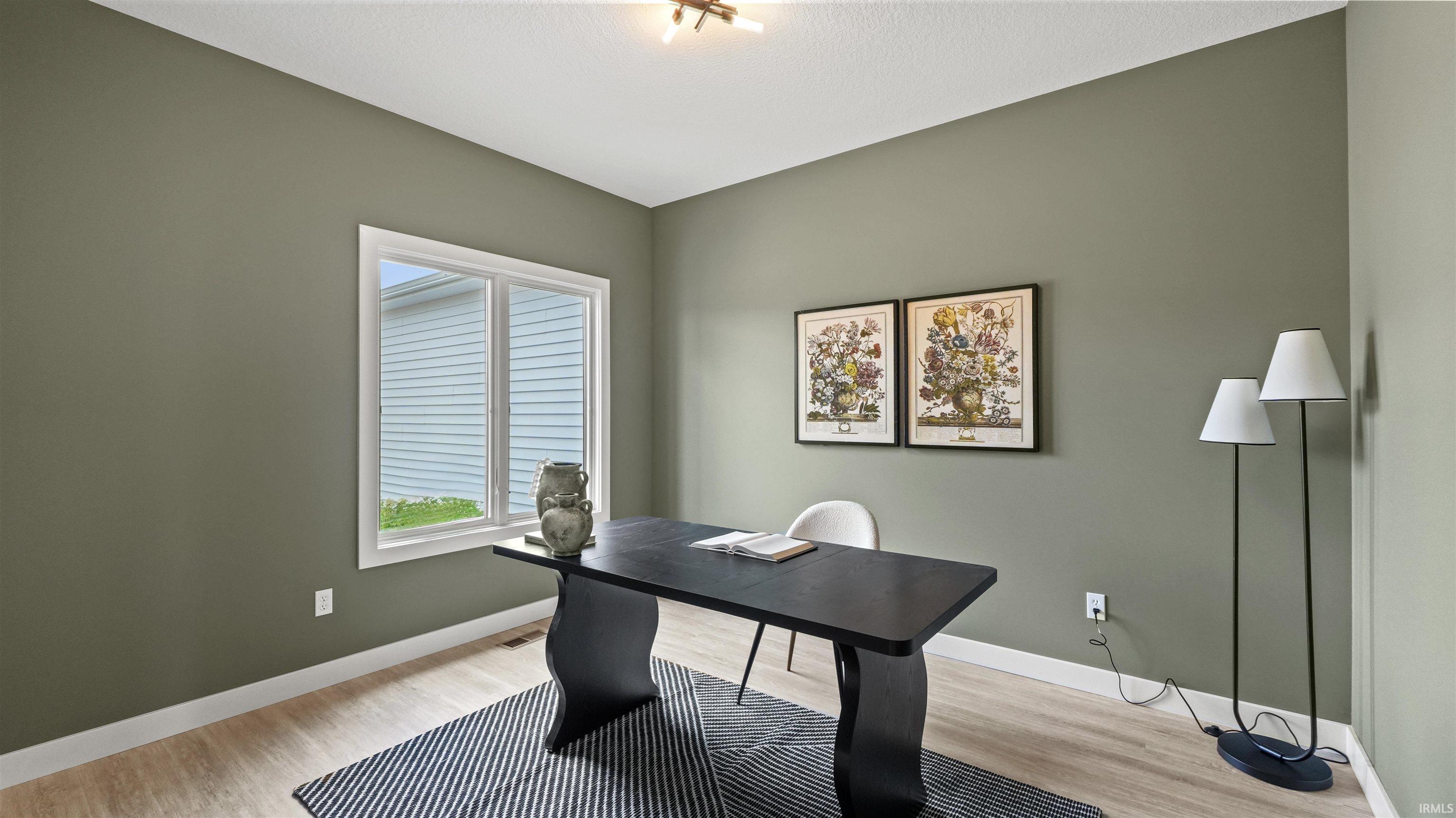 Fort Wayne, Indiana, 46845, United States, 3 Bedrooms Bedrooms, ,3 BathroomsBathrooms,Residential,For Sale,1943610