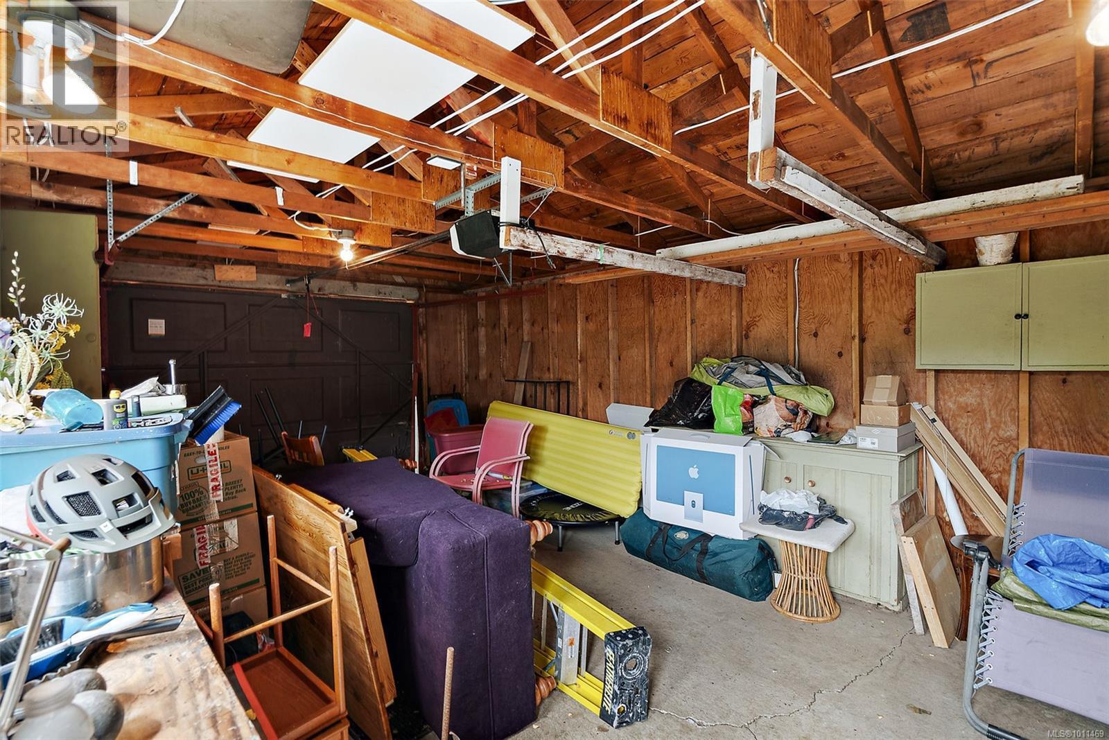 OAK BAY, British Columbia, V8R 5L1, CA, 3 Bedrooms Bedrooms, ,1 BathroomBathrooms,Residential,For Sale,1949750