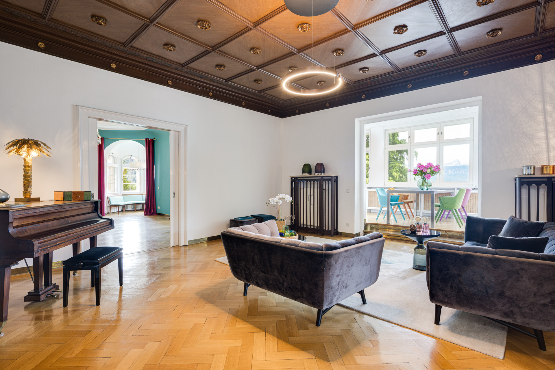  Luxurious apartment in an old building with historic charm and impressive pan... - 物件實景