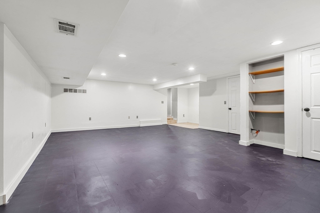 Haverhill, Massachusetts, 01835, United States, 3 Bedrooms Bedrooms, ,2 BathroomsBathrooms,Residential,For Sale,1967914