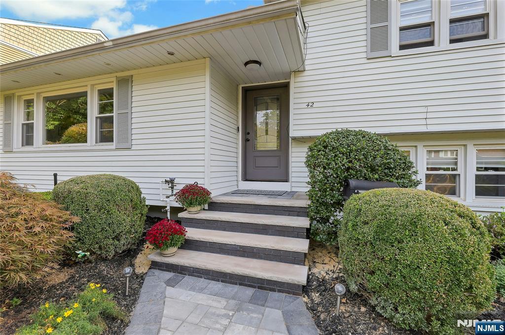 River Edge, New Jersey, 07661, United States, 4 Bedrooms Bedrooms, ,3 BathroomsBathrooms,Residential,For Sale,1988189