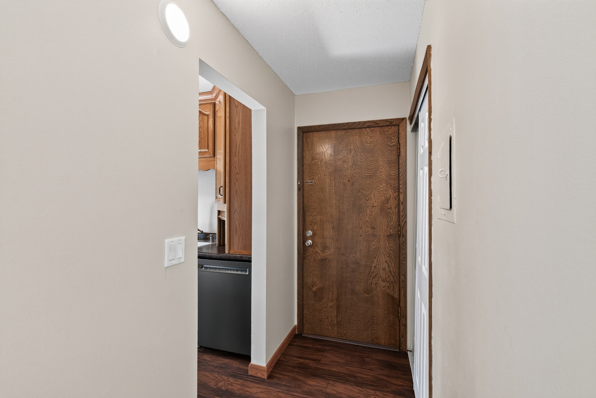  Bright Updated Condo Near Downtown Hopkins - 物件實景