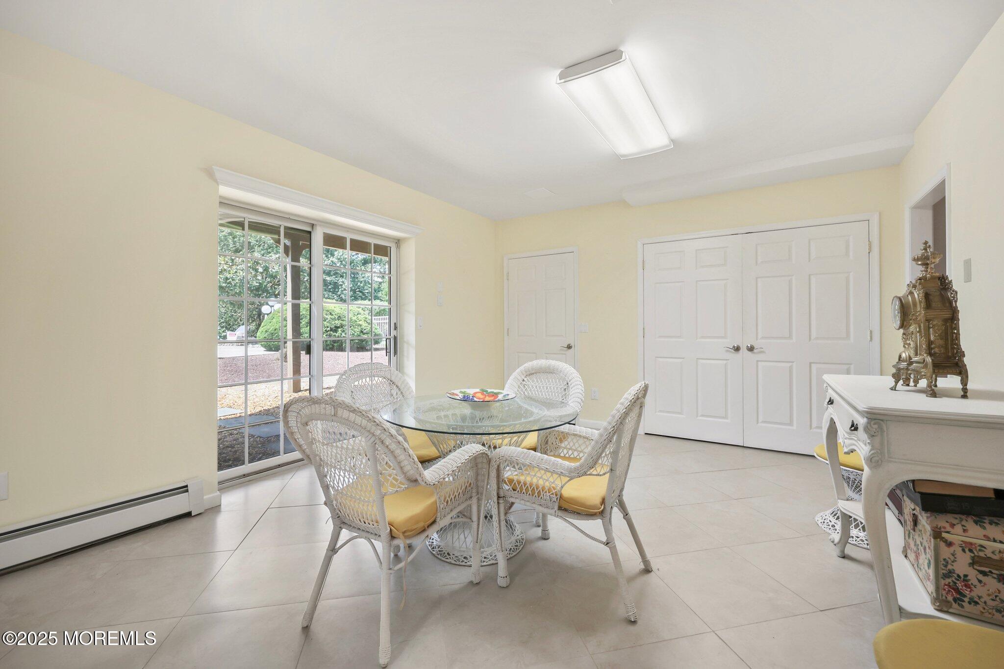 Manalapan, New Jersey, 07726, United States, 5 Bedrooms Bedrooms, ,7 BathroomsBathrooms,Residential,For Sale,1979083