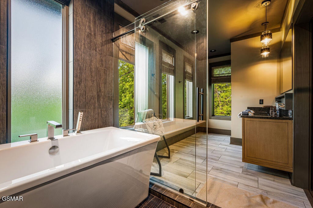 Gatlinburg, Tennessee, 37738, United States, 3 Bedrooms Bedrooms, ,5 BathroomsBathrooms,Residential,For Sale,2034960