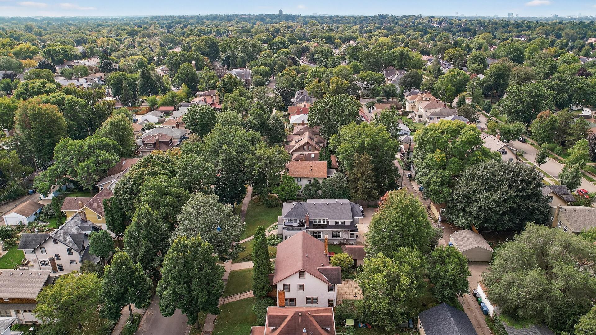 Minneapolis, Minnesota, 55409, United States, 4 Bedrooms Bedrooms, ,2 BathroomsBathrooms,Residential,For Sale,1959078