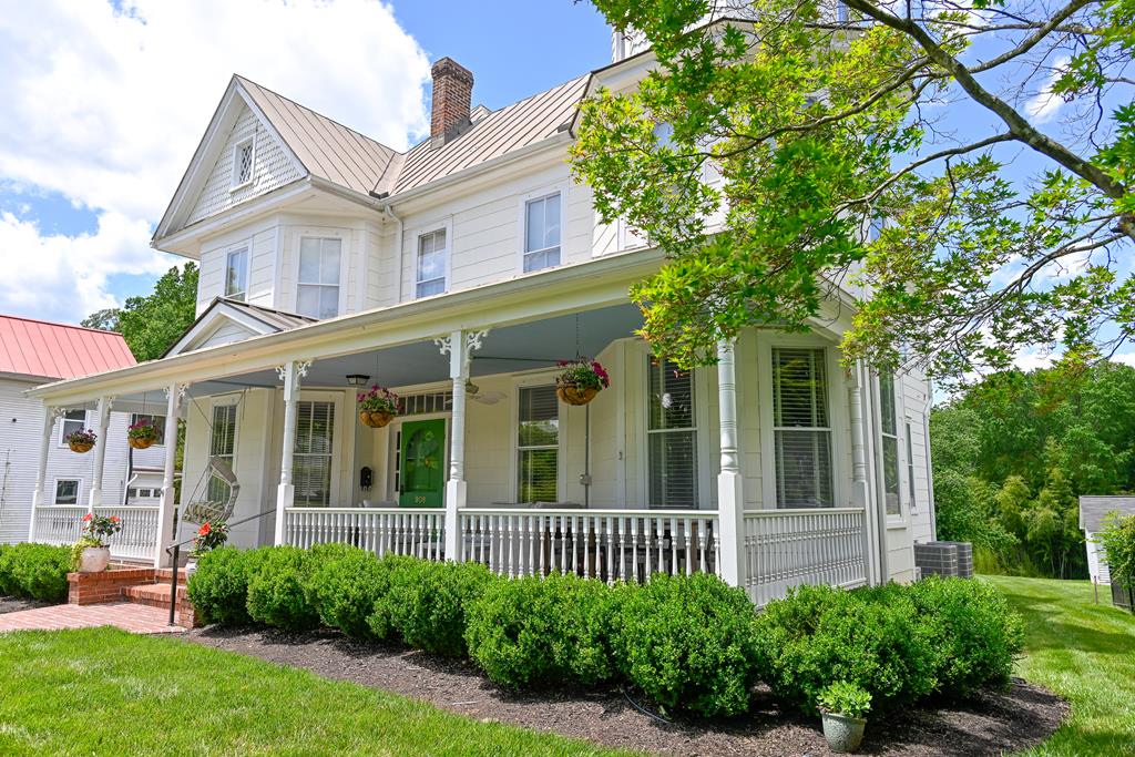 Farmville, Virginia, 23901, United States, 5 Bedrooms Bedrooms, ,5 BathroomsBathrooms,Residential,For Sale,1837086