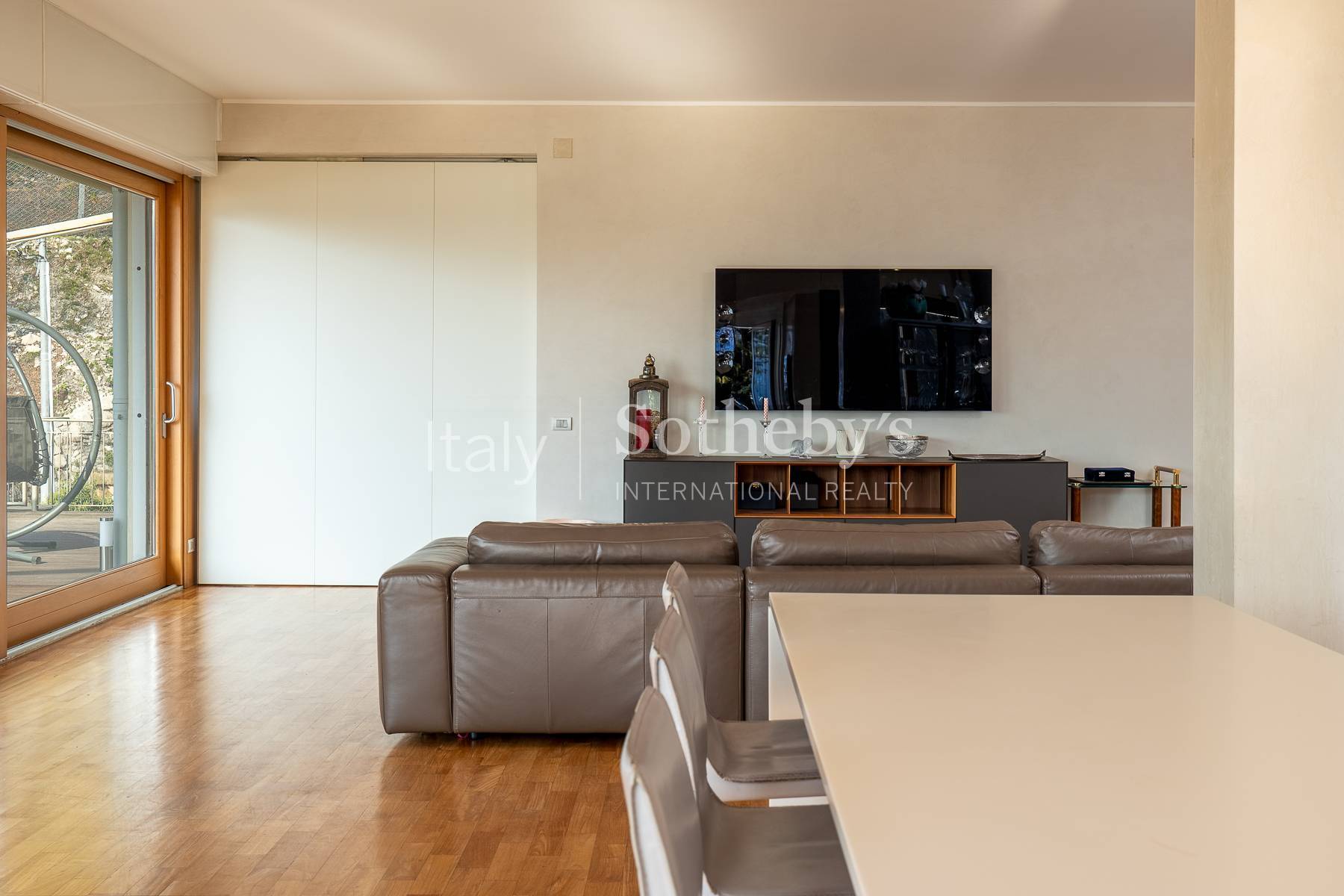  Contemporary Apartment with Breathtaking Lake View - 物件實景