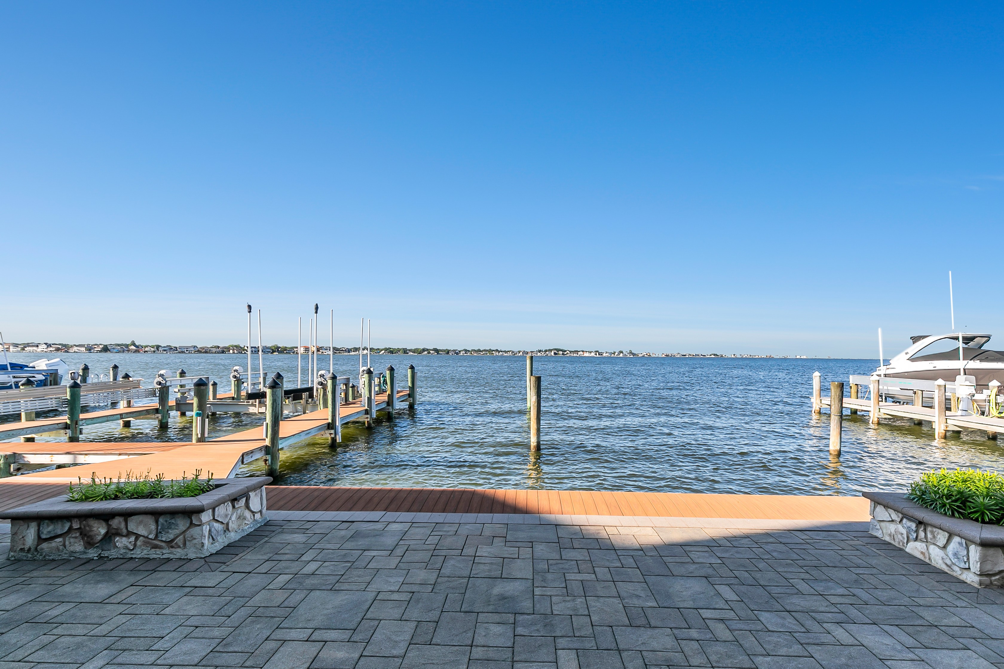  A Rare Bayfront Retreat on Silver Bay - 物件實景