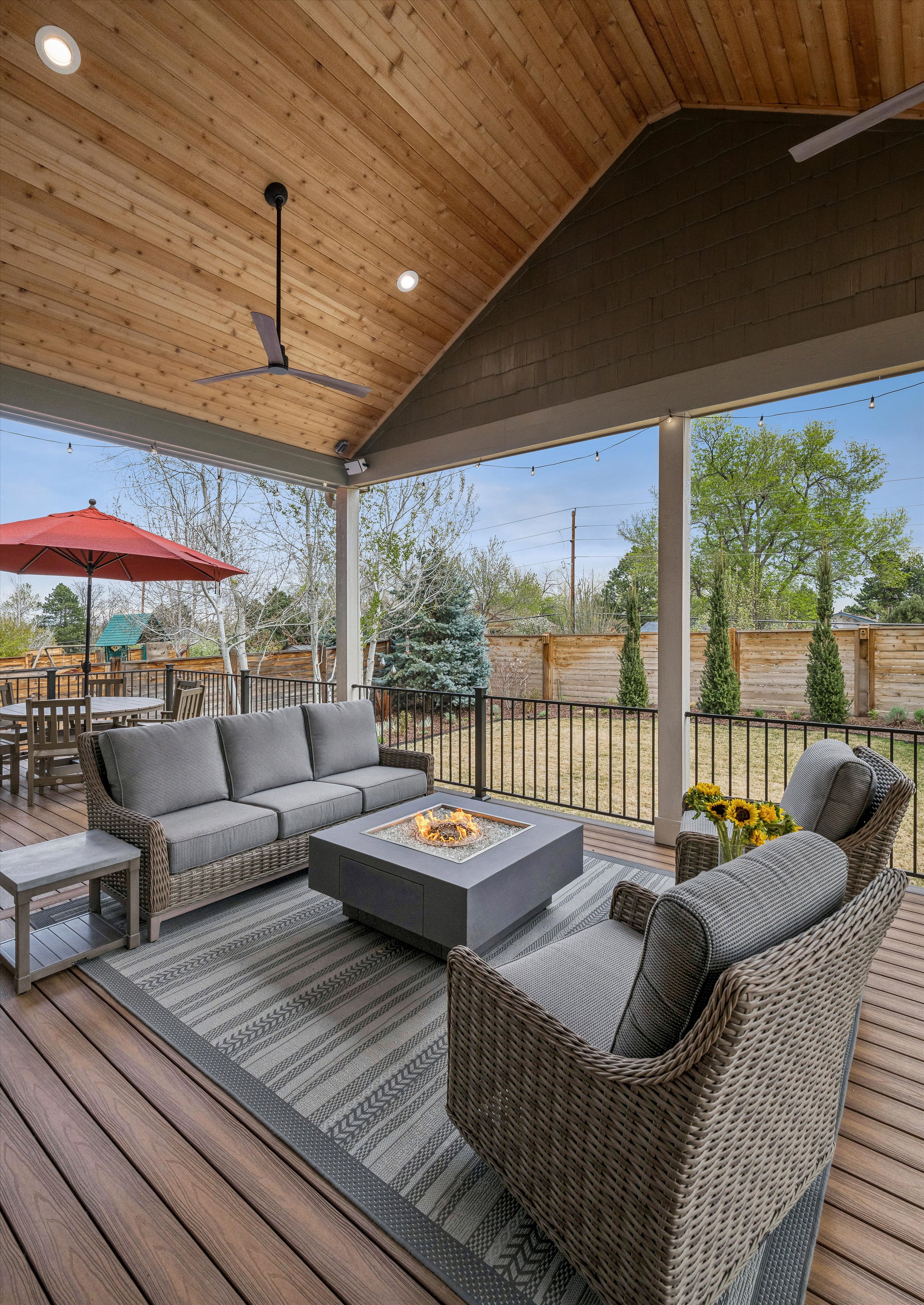  Thoughtfully  Updated and Move-In Ready - 物件實景