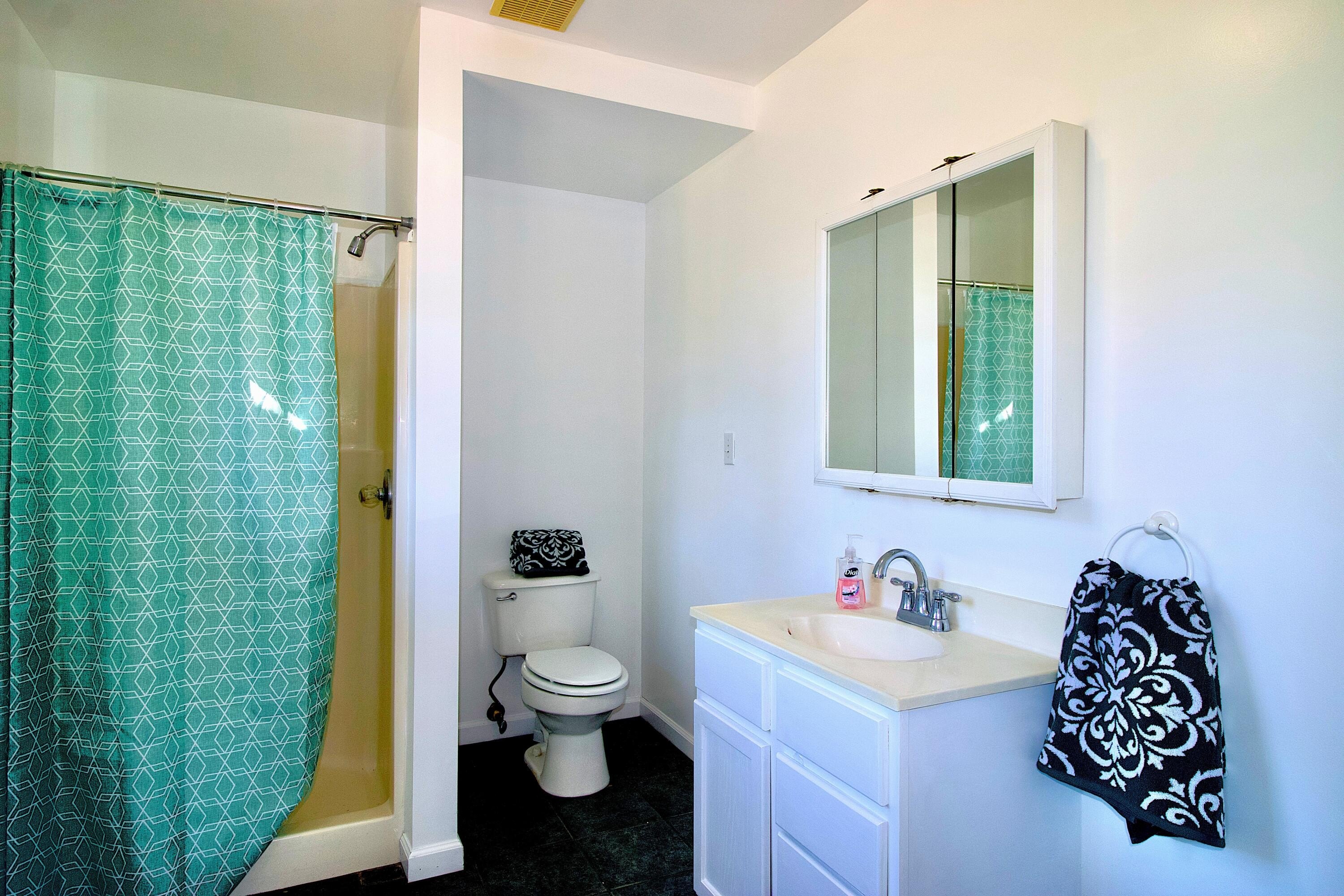 Alderson, West Virginia, 24910, United States, 3 Bedrooms Bedrooms, ,4 BathroomsBathrooms,Residential,For Sale,1751308