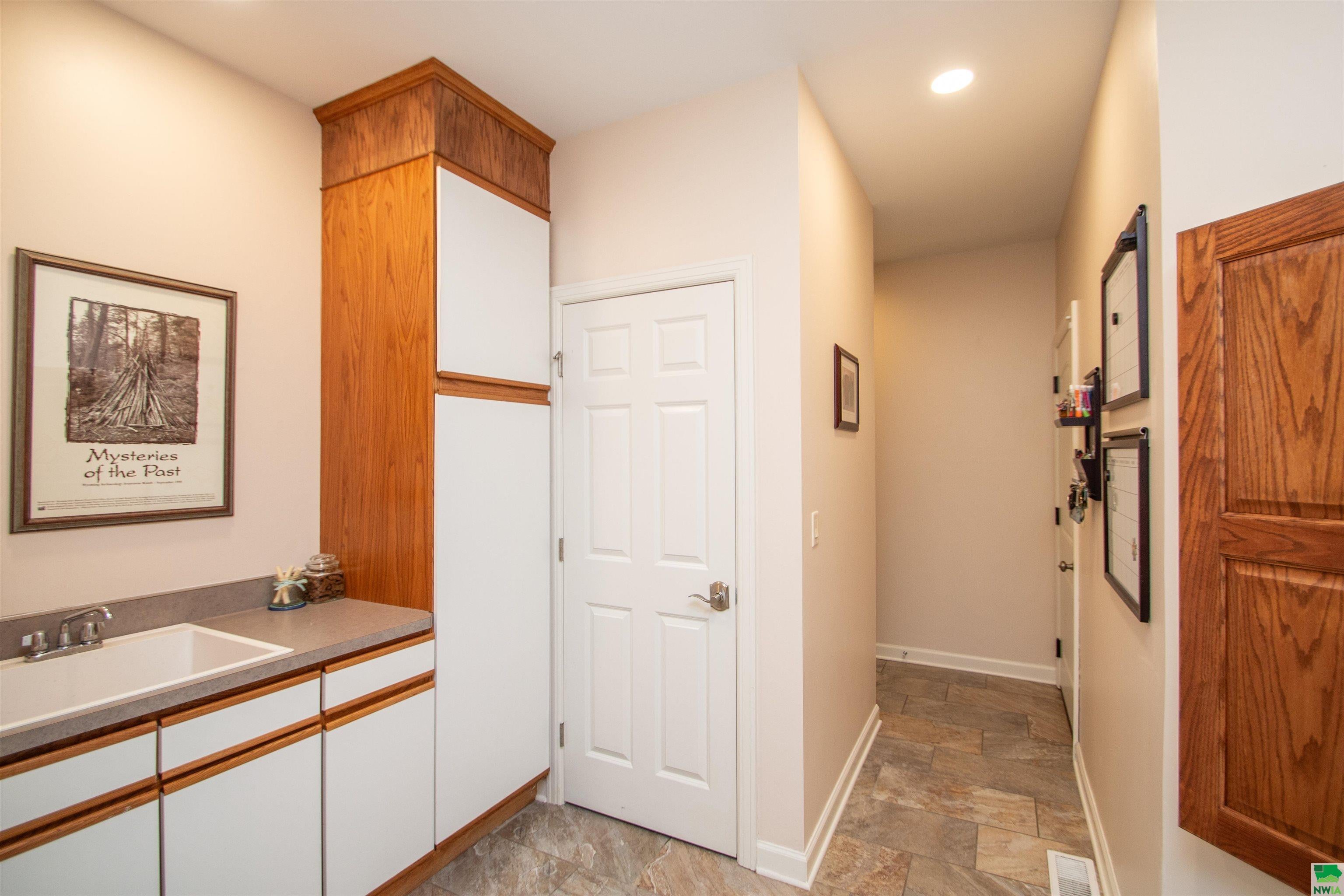 Jefferson, South Dakota, 57038, United States, 5 Bedrooms Bedrooms, ,5 BathroomsBathrooms,Residential,For Sale,1930166