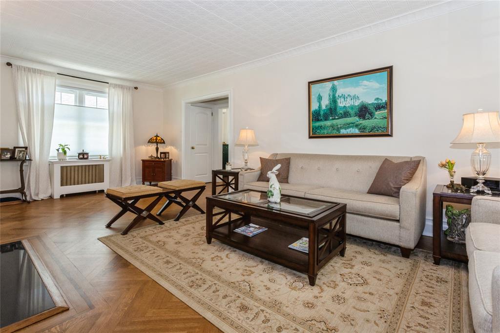 Floral Park, New York, 11001, United States, 3 Bedrooms Bedrooms, ,2 BathroomsBathrooms,Residential,For Sale,1798348