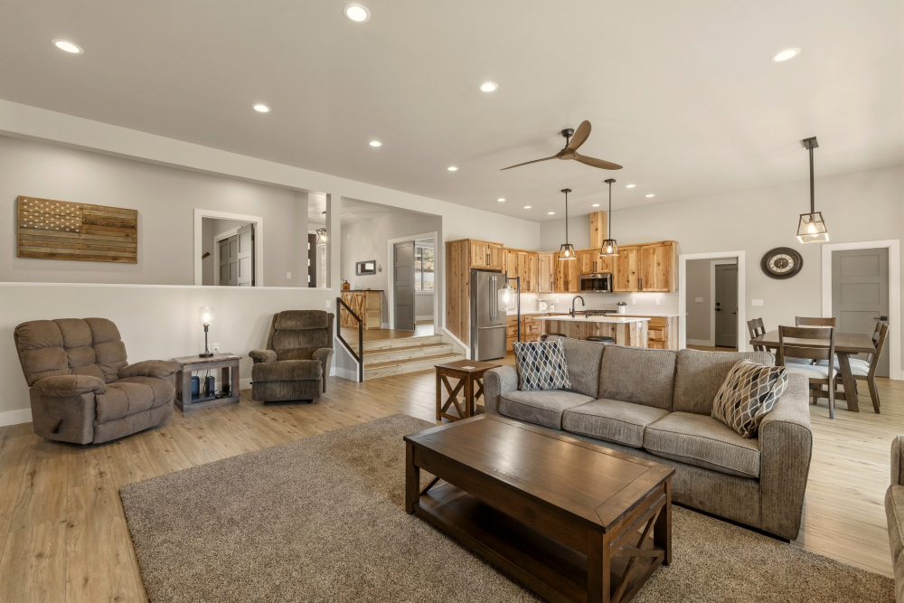 KLAMATH FALLS, Oregon, 97601, United States, 4 Bedrooms Bedrooms, ,3 BathroomsBathrooms,Residential,For Sale,2044065