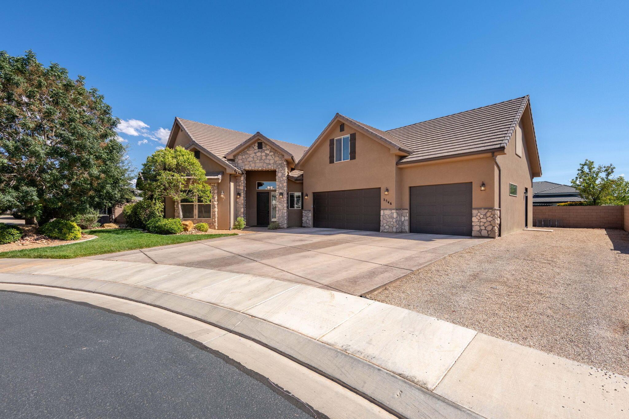 St George, Utah, 84790, United States, 6 Bedrooms Bedrooms, ,4 BathroomsBathrooms,Residential,For Sale,1981692