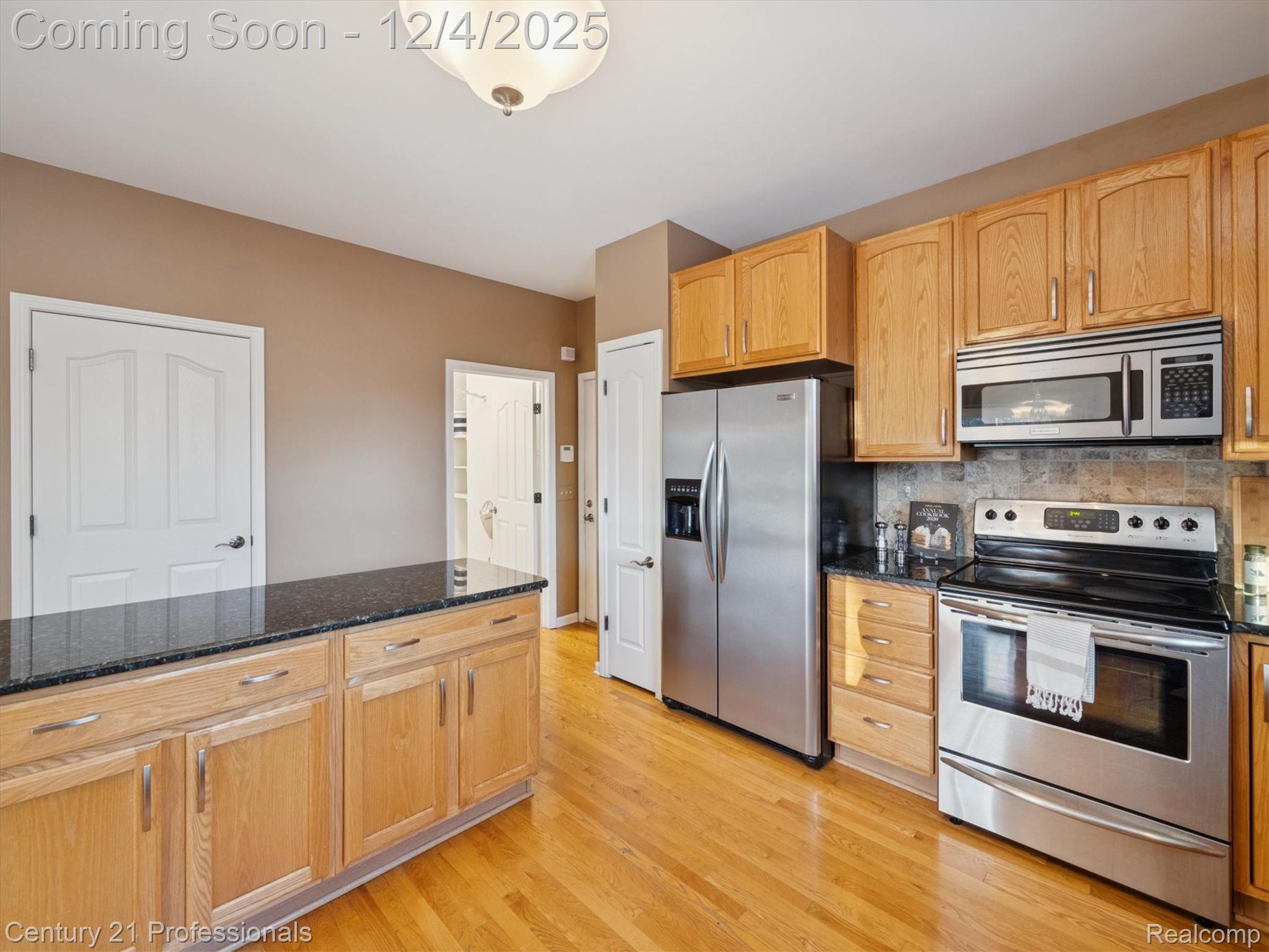 Orion, Michigan, 48360, United States, 4 Bedrooms Bedrooms, ,4 BathroomsBathrooms,Residential,For Sale,2001208