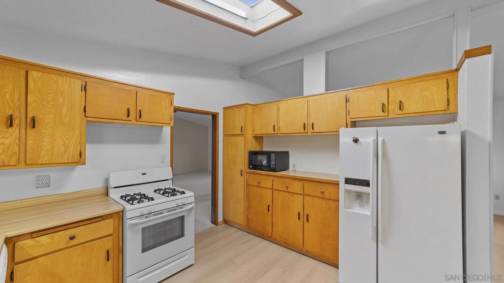 Vista, California, 92083, United States, 3 Bedrooms Bedrooms, ,2 BathroomsBathrooms,Residential,For Sale,2048591