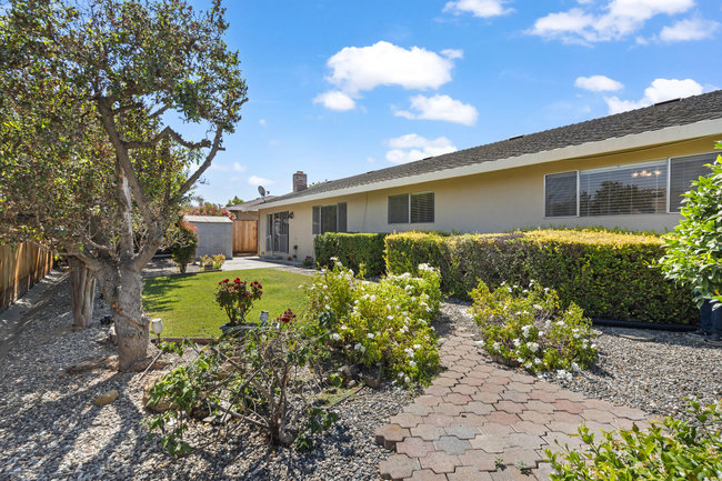 Hollister, California, 95023, United States, 3 Bedrooms Bedrooms, ,2 BathroomsBathrooms,Residential,For Sale,1942638