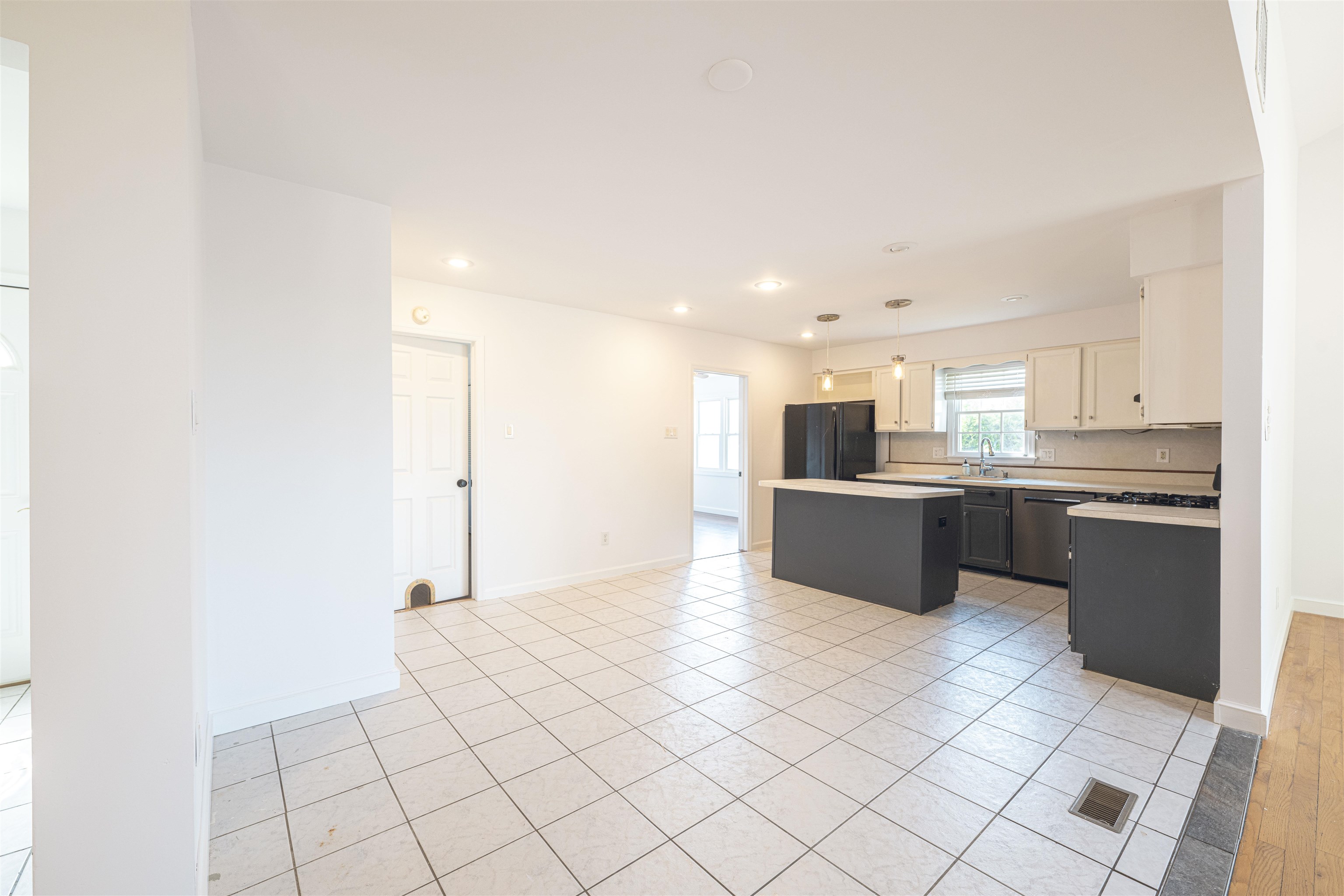 Lower Township, New Jersey, 08204, United States, 4 Bedrooms Bedrooms, ,2 BathroomsBathrooms,Residential,For Sale,1933494