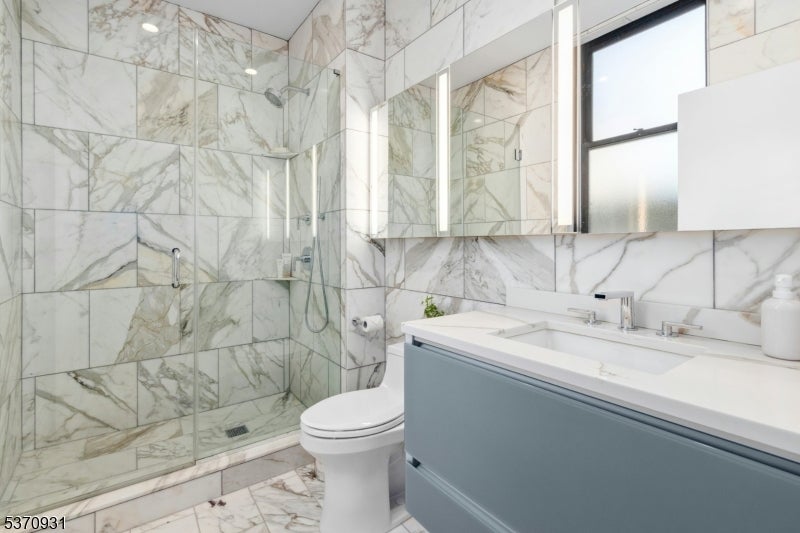 Jersey City, New Jersey, 07302, United States, 1 Bedroom Bedrooms, ,2 BathroomsBathrooms,Residential,For Sale,1942665