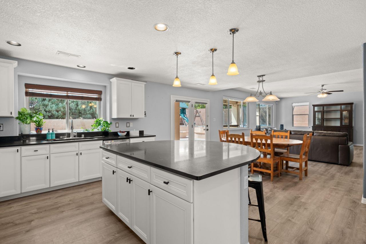 Rio Rancho, New Mexico, 87144, United States, 4 Bedrooms Bedrooms, ,3 BathroomsBathrooms,Residential,For Sale,1906947