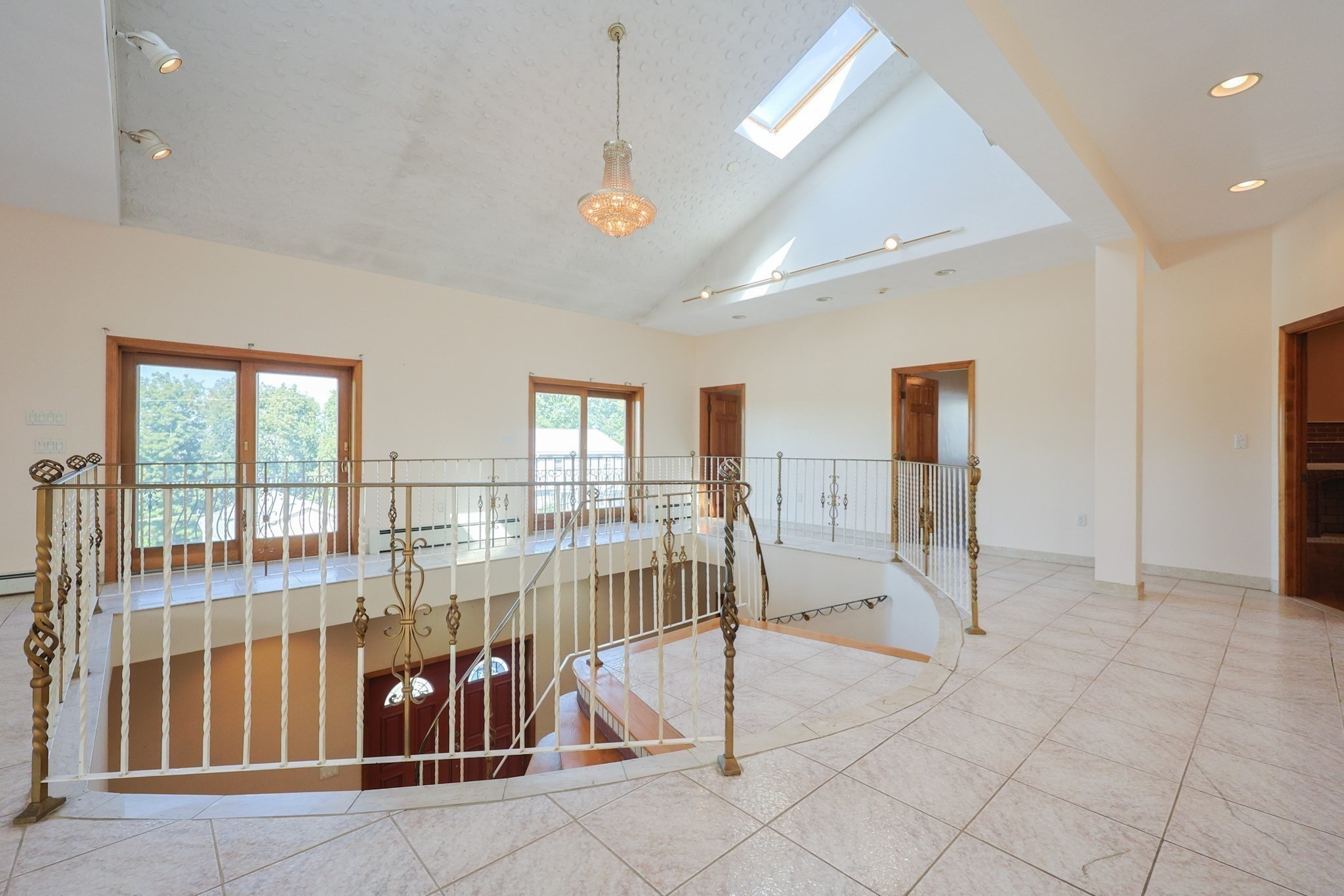 Revere, Massachusetts, 02151, United States, 4 Bedrooms Bedrooms, ,2 BathroomsBathrooms,Residential,For Sale,1934977