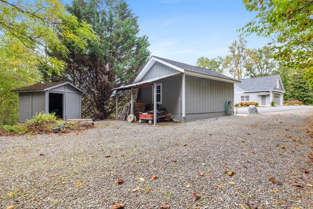 Hayesville, North Carolina, 28904, United States, 3 Bedrooms Bedrooms, ,4 BathroomsBathrooms,Residential,For Sale,1974136