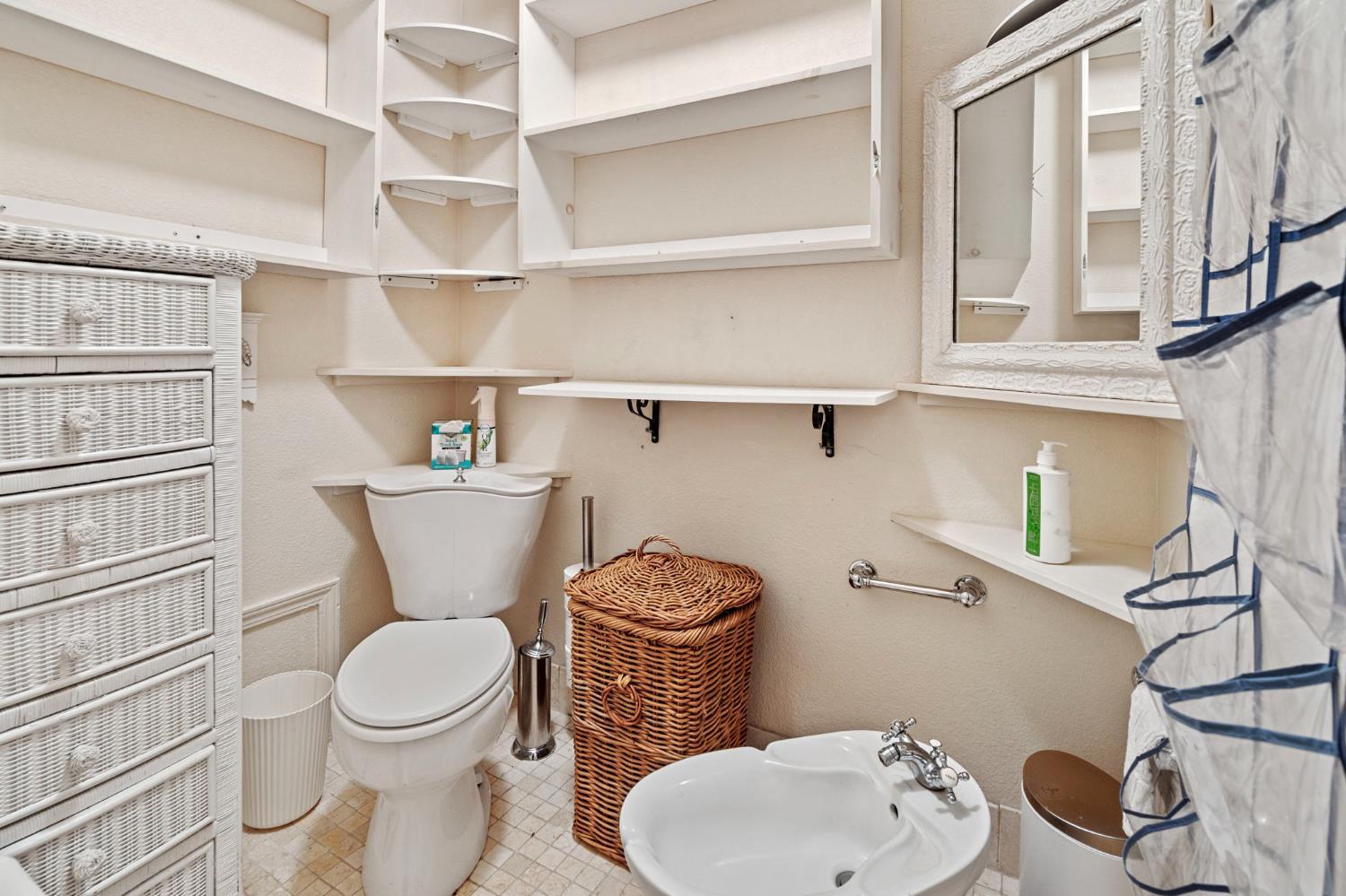 Davis, California, 95616, United States, 4 Bedrooms Bedrooms, ,5 BathroomsBathrooms,Residential,For Sale,1895381