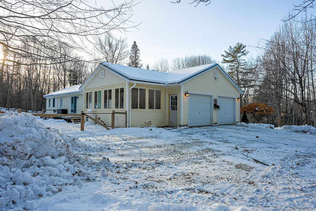 Sidney, Maine, 04330, United States, 3 Bedrooms Bedrooms, ,3 BathroomsBathrooms,Residential,For Sale,2007765